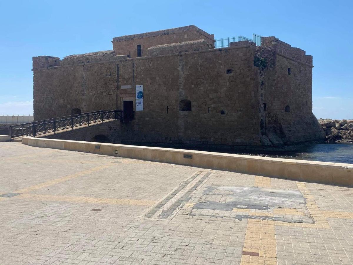 Beachside Apartment In Kato Paphos Lighthouse 81 Exterior foto